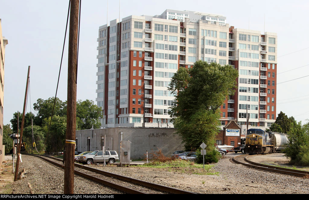 NS 6105 (on left) waits as CSX 7759 rounds the curve at Southern Junction